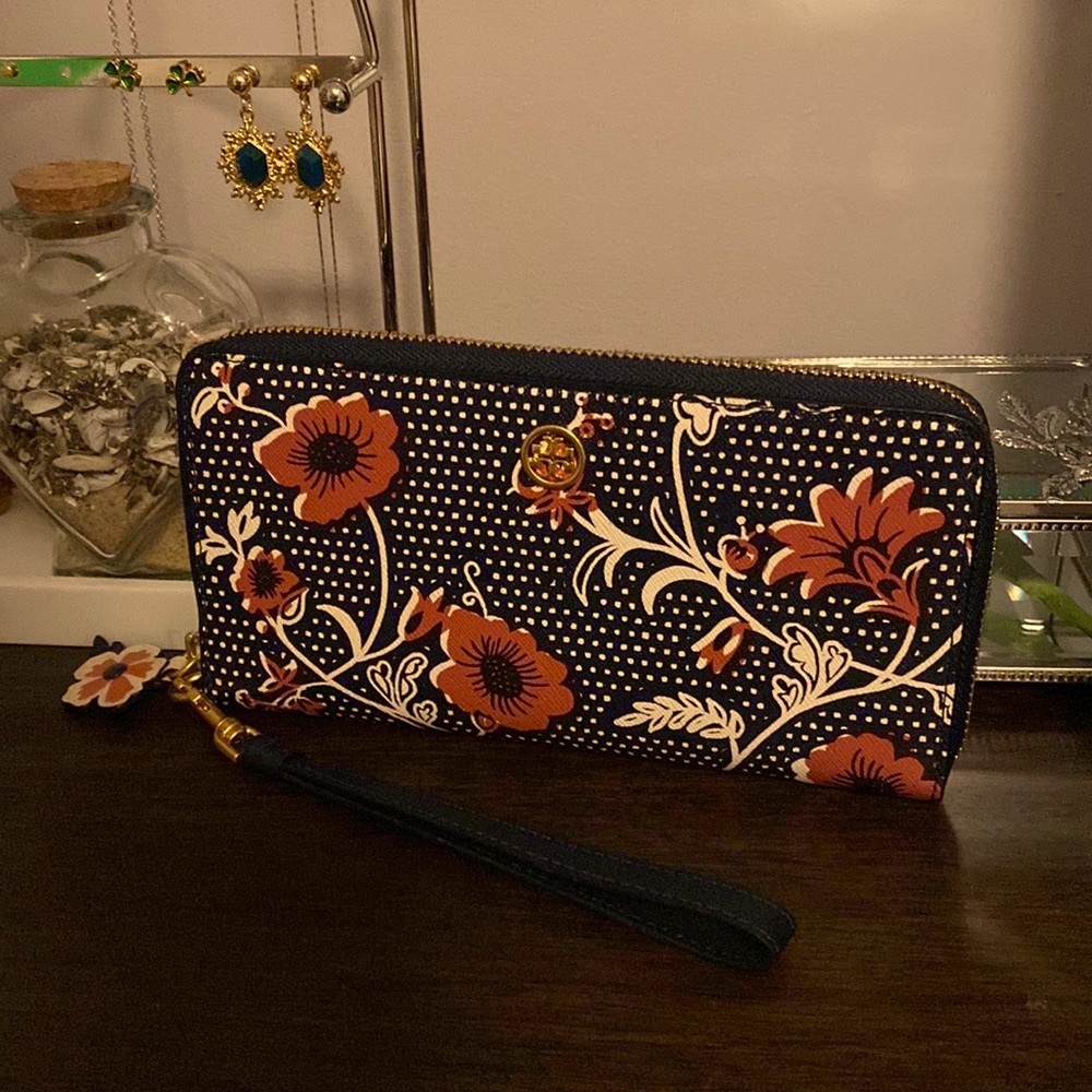 Floral wallet/ wristlet